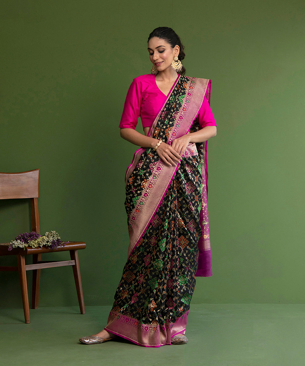 Handloom_Black_Pure_Katan_Silk_Banarasi_Patola_Saree_With_Pink_Border_WeaverStory_02