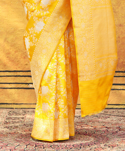 Yellow_Handloom_Pure_Katan_Silk_Banarasi_Saree_With_Angoor_Jaal_WeaverStory_04