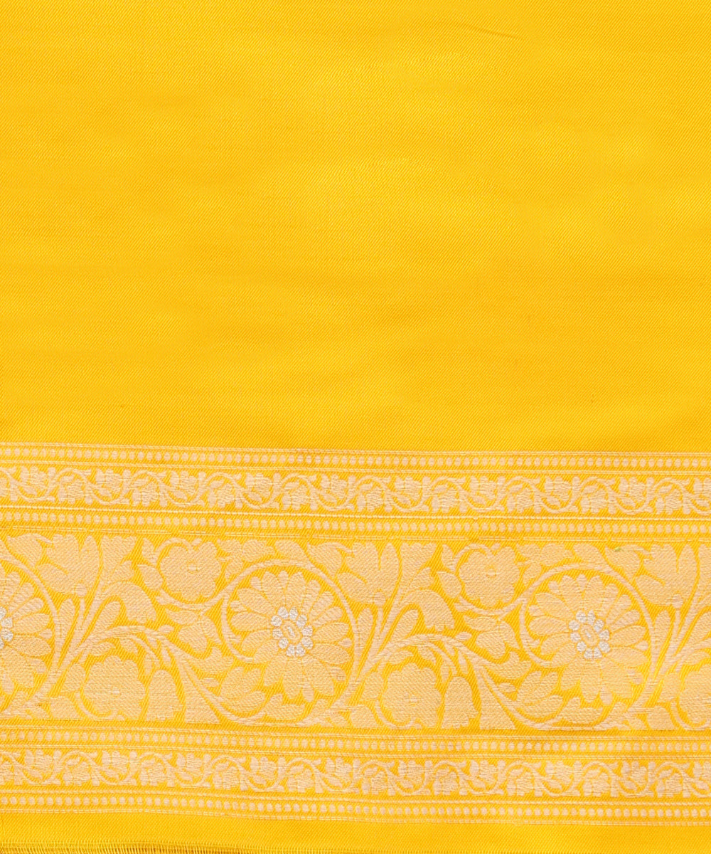Yellow_Handloom_Pure_Katan_Silk_Banarasi_Saree_With_Angoor_Jaal_WeaverStory_05