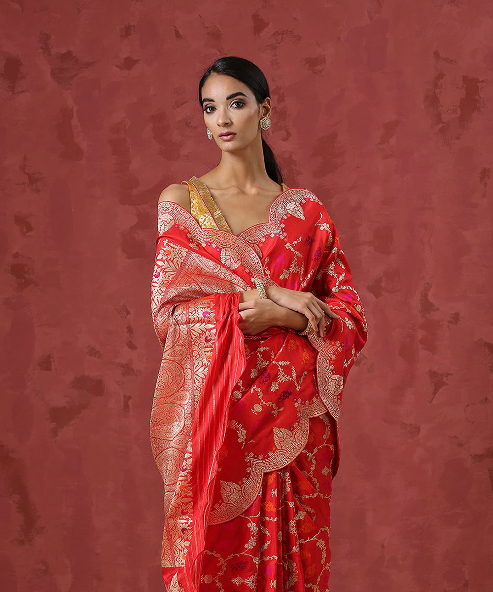 Red_Handloom_Pure_Katan_Silk_Banarasi_Saree_With_Scallop_Borders_WeaverStory_01