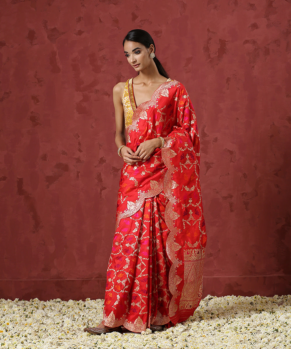 Red_Handloom_Pure_Katan_Silk_Banarasi_Saree_With_Scallop_Borders_WeaverStory_02