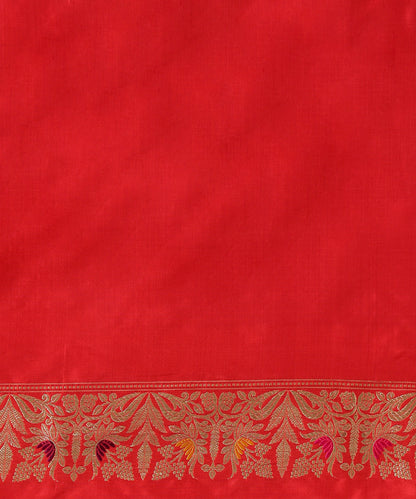 Red_Handloom_Pure_Katan_Silk_Banarasi_Saree_With_Scallop_Borders_WeaverStory_05