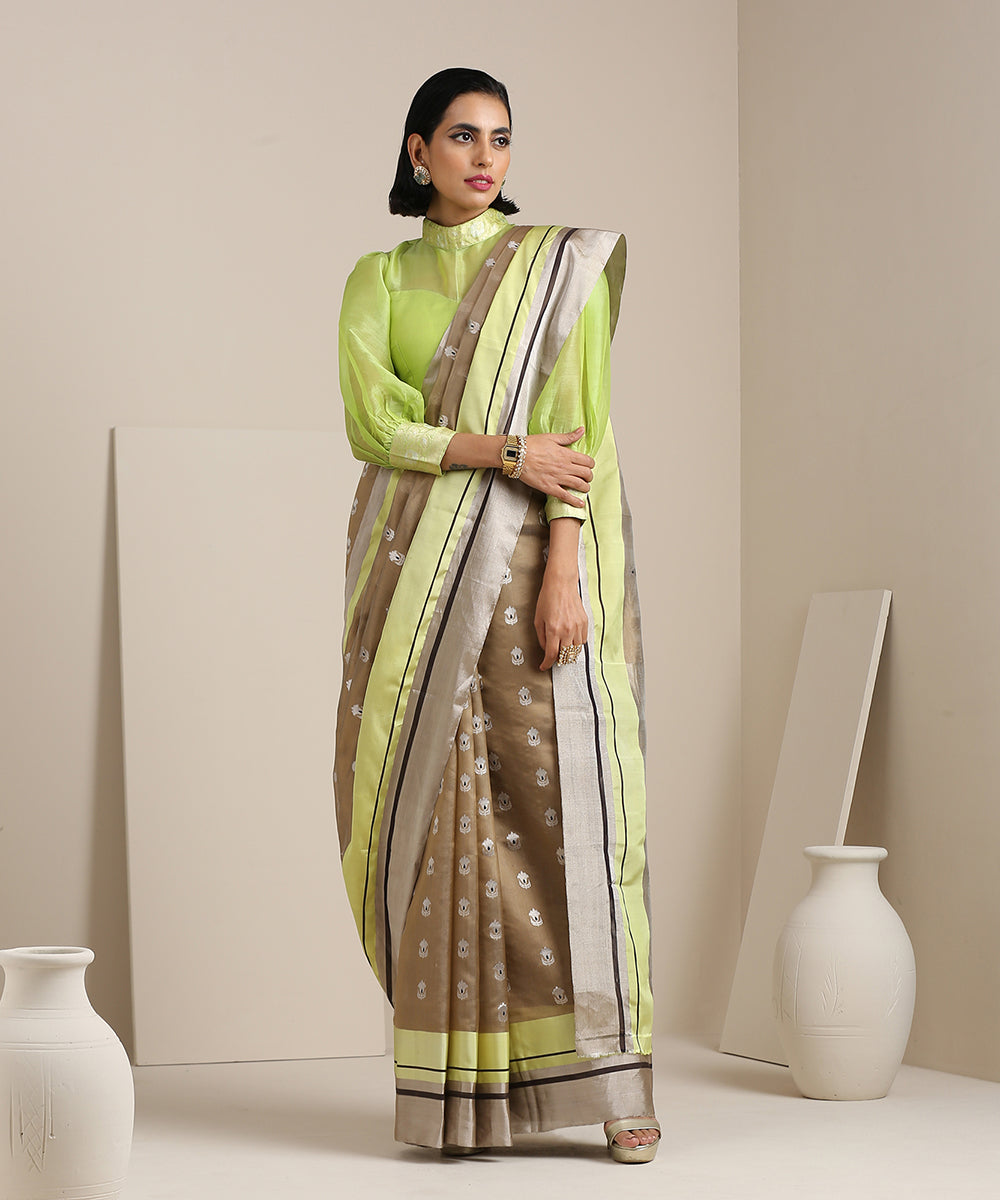 Handloom_Beige_Chanderi_Silk_Saree_With_Silver_Zari_Mughal_Motifs_And_Green_Mashroo_Silk_Border_WeaverStory_02