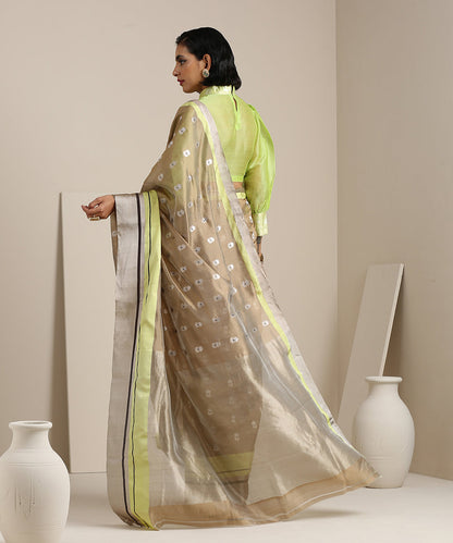 Handloom_Beige_Chanderi_Silk_Saree_With_Silver_Zari_Mughal_Motifs_And_Green_Mashroo_Silk_Border_WeaverStory_03