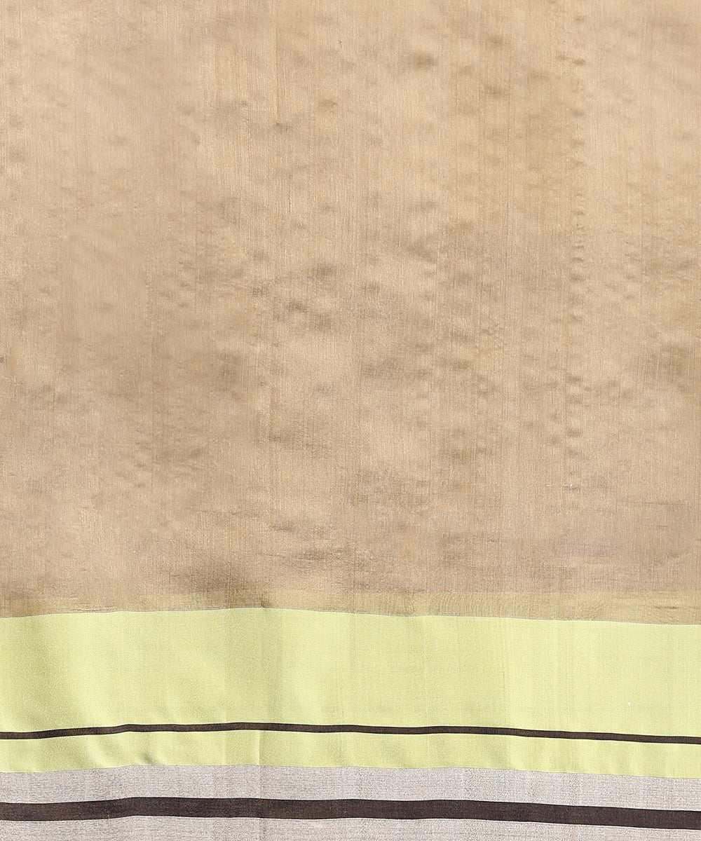 Handloom_Beige_Chanderi_Silk_Saree_With_Silver_Zari_Mughal_Motifs_And_Green_Mashroo_Silk_Border_WeaverStory_05