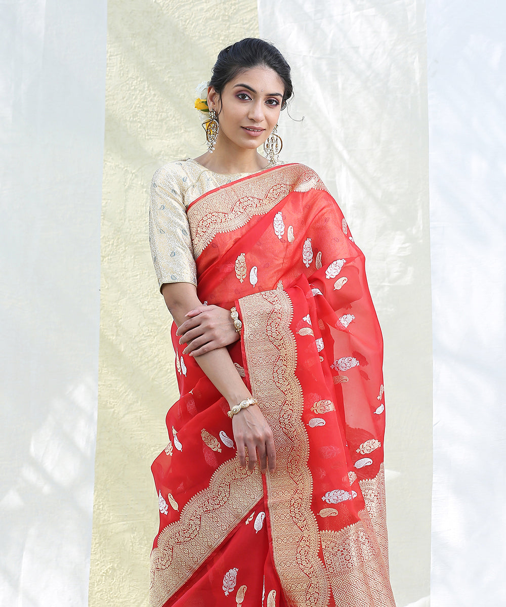 Handloom_Red_Kora_Silk_Banarasi_Saree_With_Gold_And_Silver_Zari_Booti_WeaverStory_01