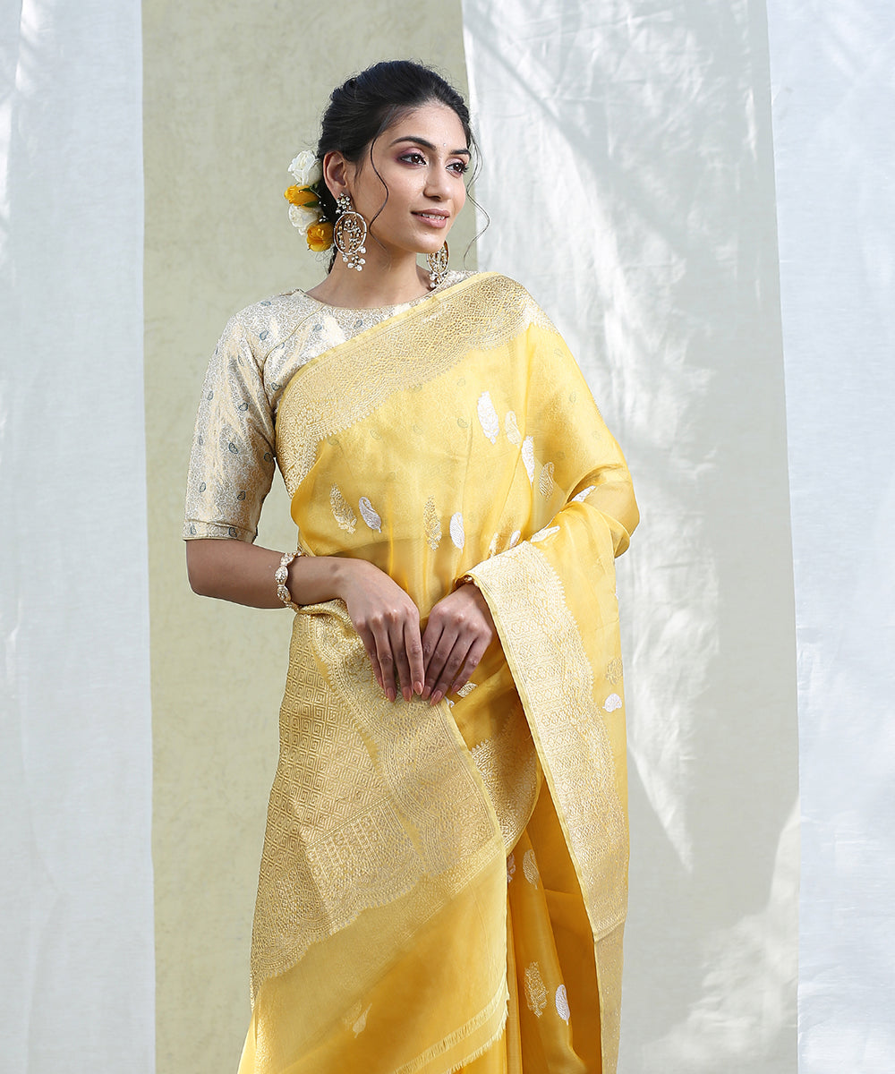 Handloom_Sunny_Yellow_Kora_Silk_Banarasi_Saree_With_Gold_And_Silver_Zari_Booti_WeaverStory_01