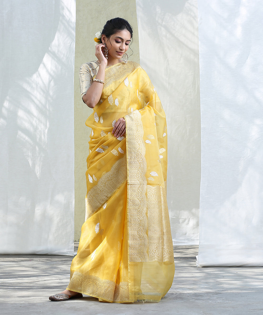 Handloom_Sunny_Yellow_Kora_Silk_Banarasi_Saree_With_Gold_And_Silver_Zari_Booti_WeaverStory_02