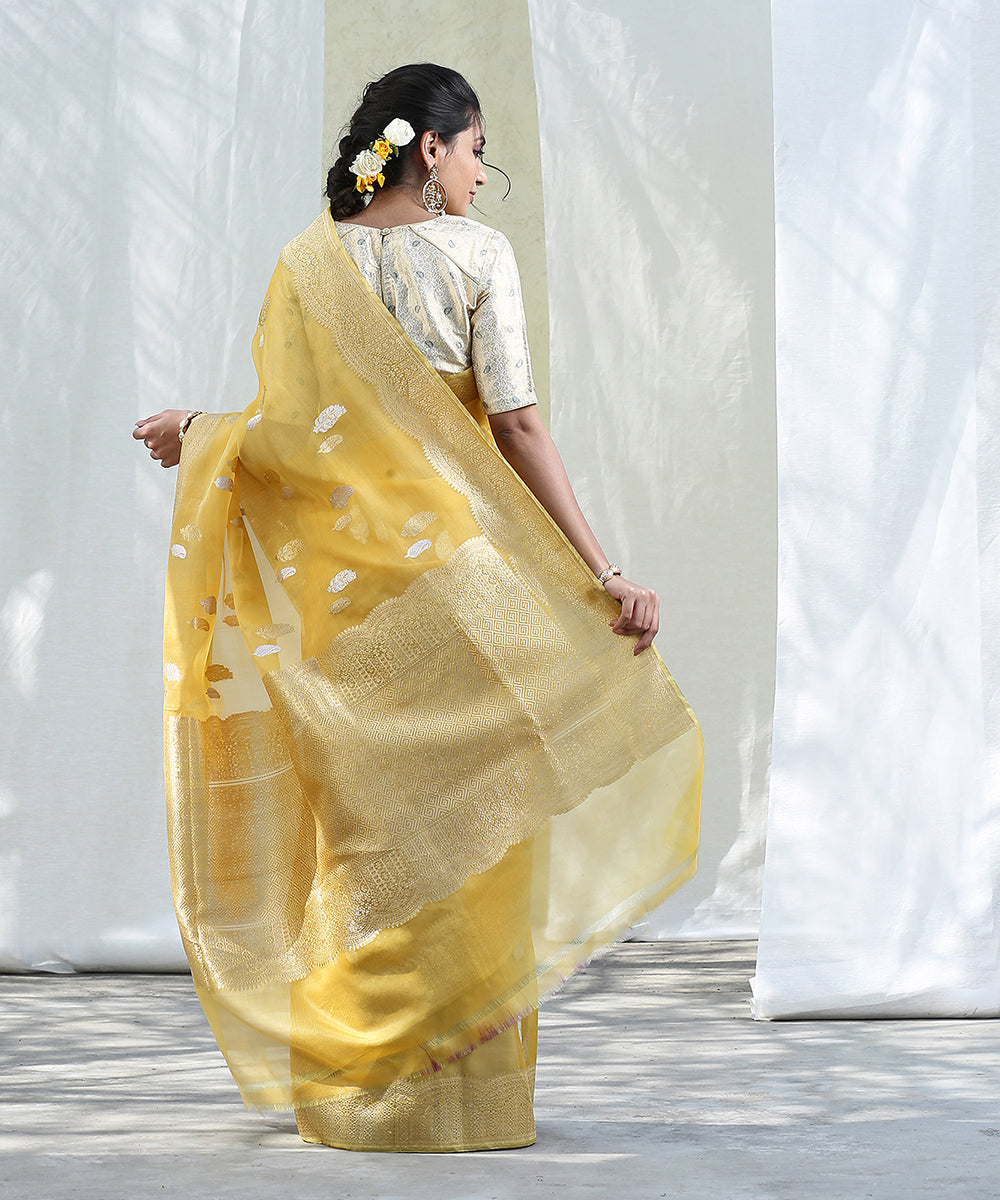 Handloom_Sunny_Yellow_Kora_Silk_Banarasi_Saree_With_Gold_And_Silver_Zari_Booti_WeaverStory_03