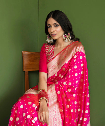 Handloom_Hot_Pink_Pure_Katan_Silk_Banarasi_Saree_With_Small_Mughal_Motif_WeaverStory_01