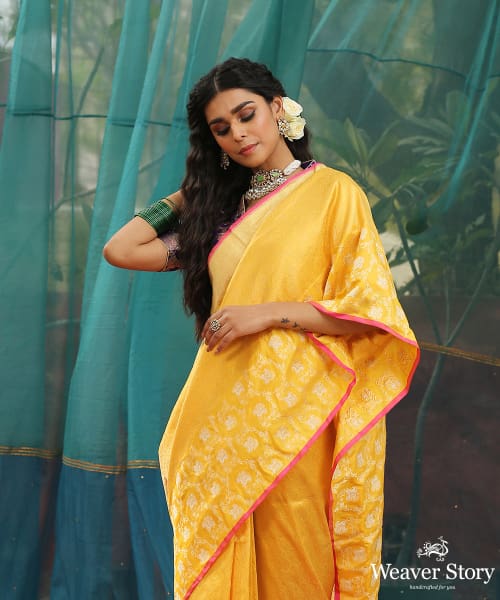 Yellow_Handloom_Pure_Katan_Silk_Kimkhab_Banarasi_Saree_With_Kadhwa_Jangla_Skirt_Border_WeaverStory_01