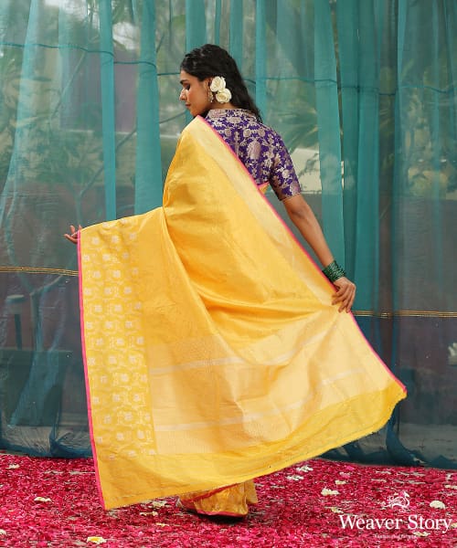 Yellow_Handloom_Pure_Katan_Silk_Kimkhab_Banarasi_Saree_With_Kadhwa_Jangla_Skirt_Border_WeaverStory_03