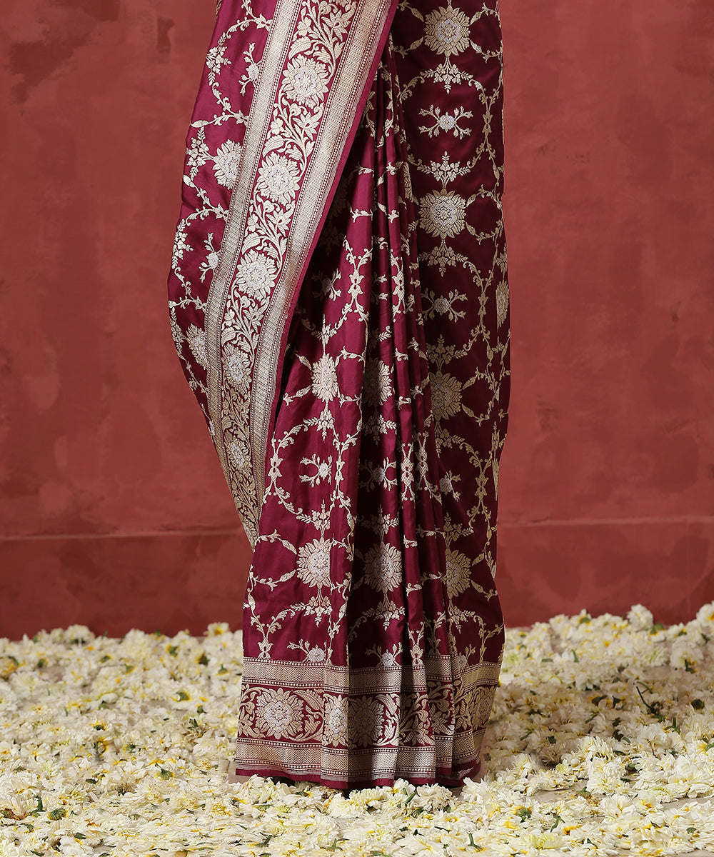 Handloom_Wine_Pure_Katan_Silk_Banarasi_Saree_with_Bareek_Sona_Rupa_Jaal_WeaverStory_04