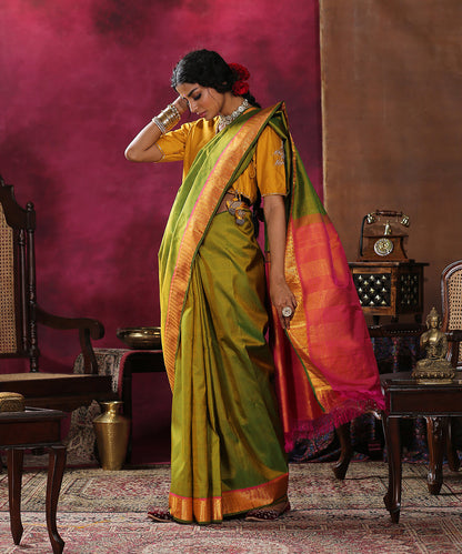Handloom_Green_Pure_Silk_Kanjivaram_Saree_With_Pink_And_Gold_Border_WeaverStory_02