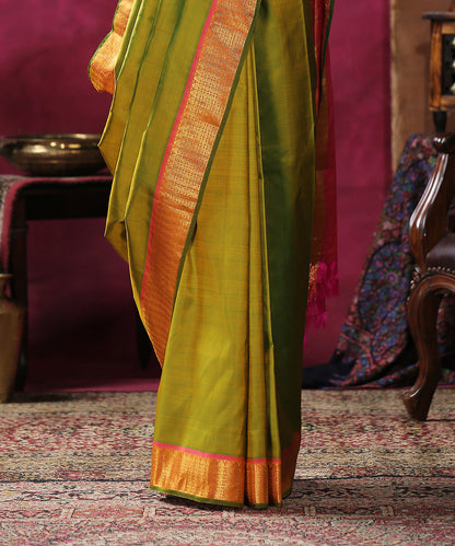 Handloom_Green_Pure_Silk_Kanjivaram_Saree_With_Pink_And_Gold_Border_WeaverStory_04