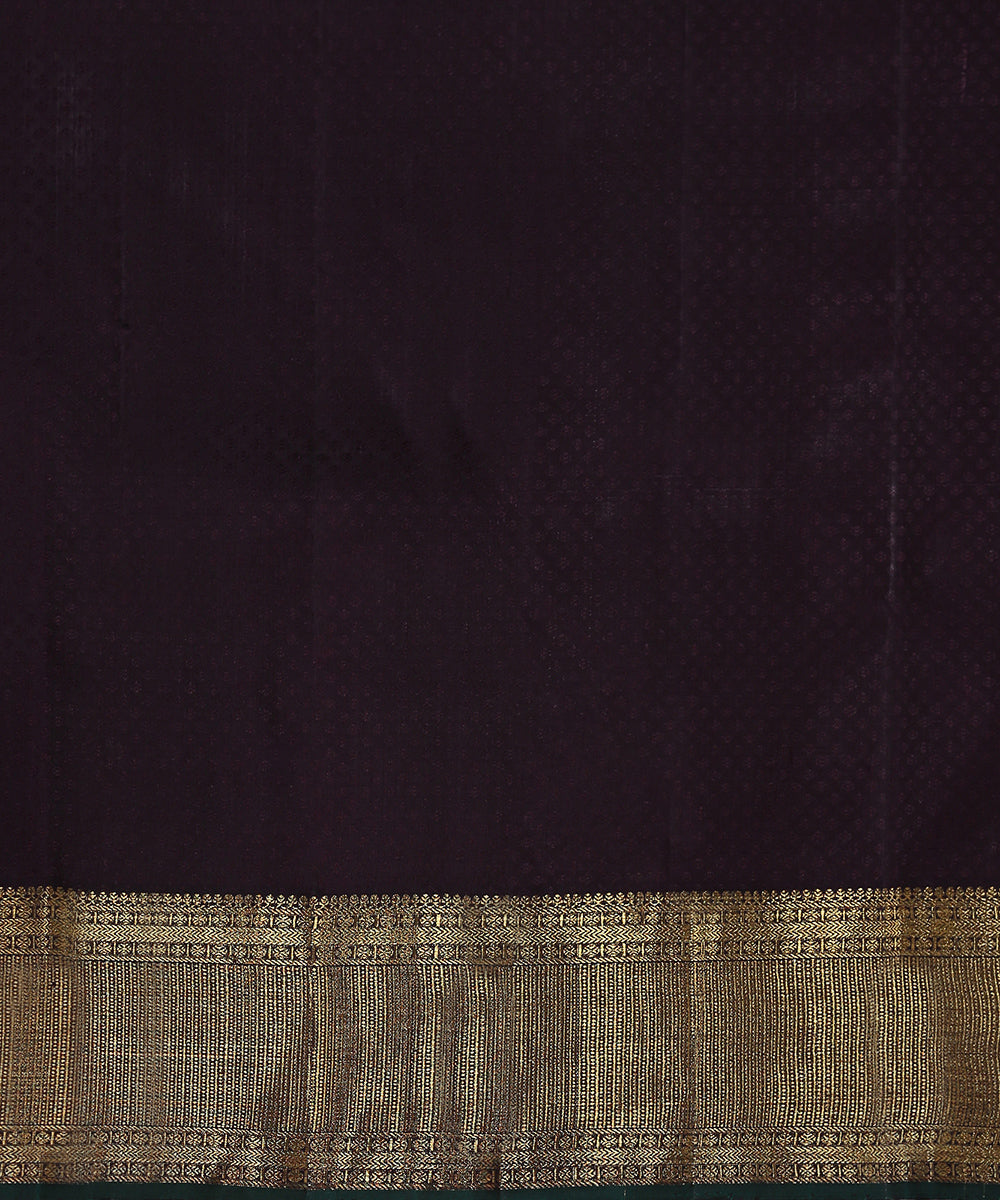 Handloom_Grey_Pure_Silk_Kanjivaram_Saree_With_Embossed_Weave_And_Purple_And_Gold_Border_WeaverStory_05