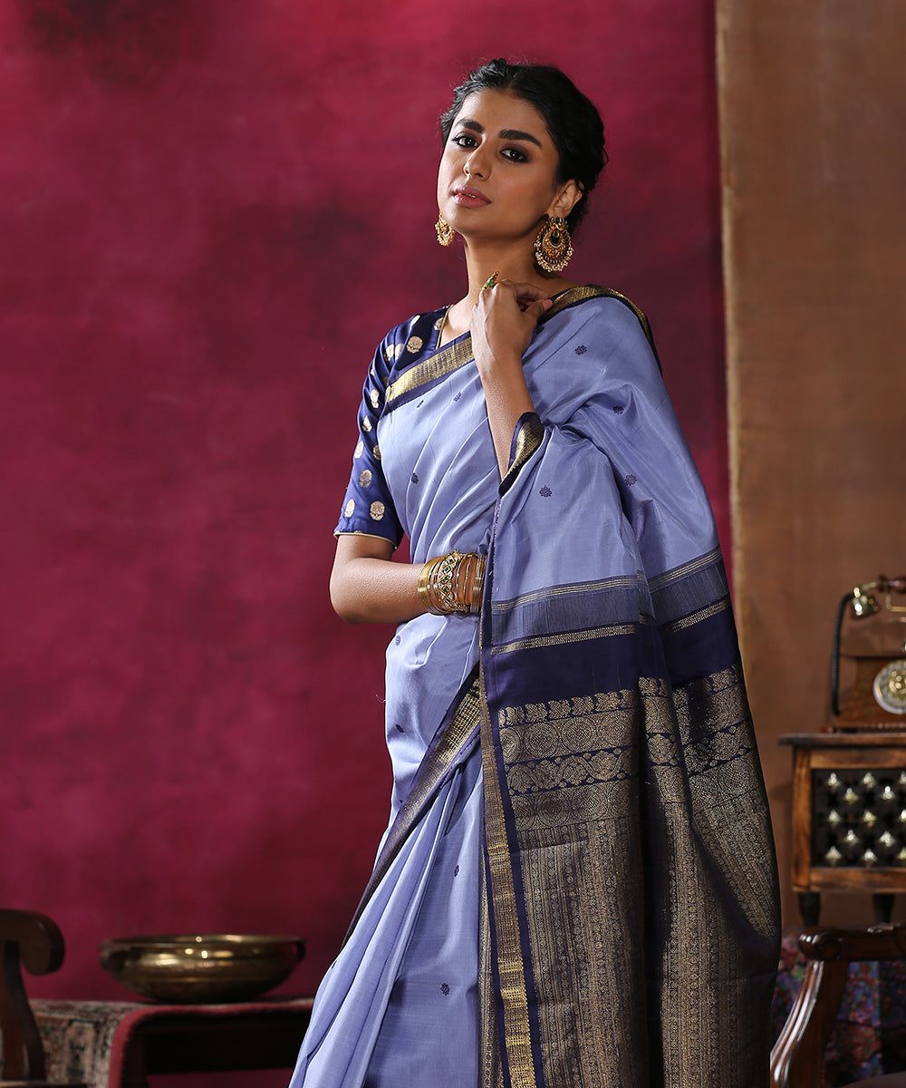 Blue_Handloom_Pure_Silk_Kanjivaram_Saree_With_Dark_Blue_Borders_with_Silk_Threads_WeaverStory_01