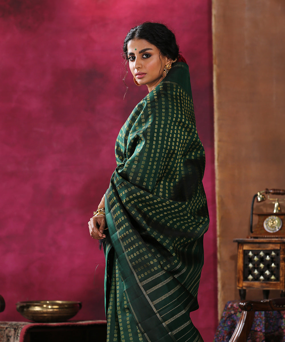 Handloom_Emerald_Green_And_Black_Thousand_Boota_Kanjivaram_Saree_With_Rich_Pure_Zari_Border_WeaverStory_01