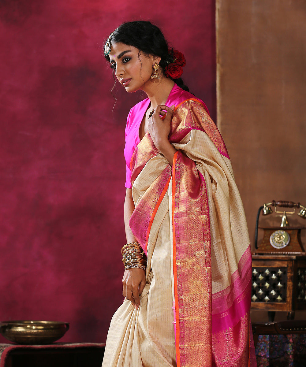 Handloom_Beige_Pure_Zari_Kanjivaram_Silk_Saree_With_Hot_Pink_Border_And_Orange_Selvedge_WeaverStory_01