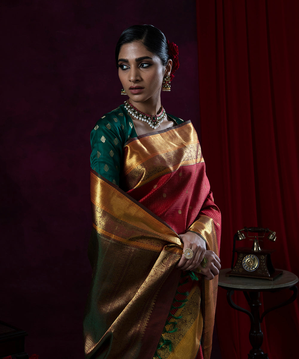 Handloom_Maroon_Vaira_Oosi_Pure_Zari_and_Pure_Silk_Kanjivaram_Saree_WeaverStory_01