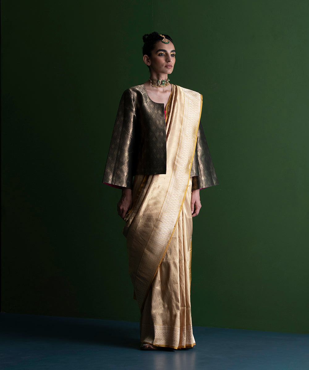 Gold_Handloom_Pure_Katan_Silk_Kimkhab_Banarasi_Saree_With_Mustard_Kadhiyal_Border_WeaverStory_02