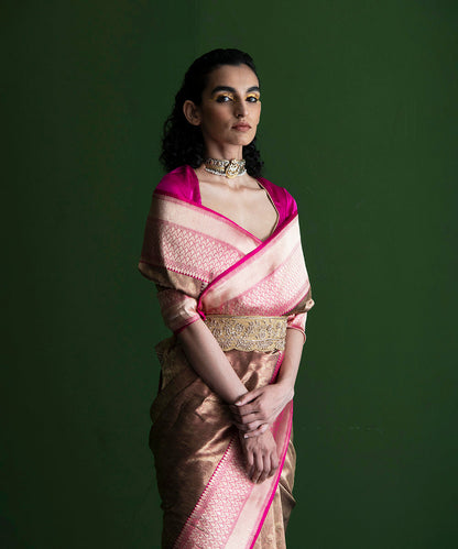 Handloom_Wine_And_Gold_Pure_Katan_Silk_Kimkhab_Banarasi_Saree_With_Pink_Kadhiyal_Border_WeaverStory_01