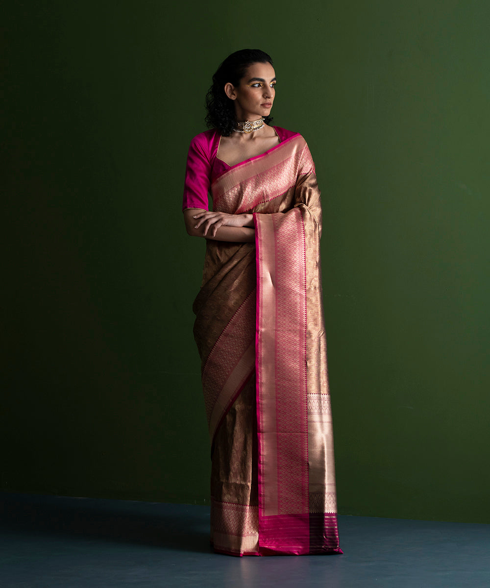 Handloom_Wine_And_Gold_Pure_Katan_Silk_Kimkhab_Banarasi_Saree_With_Pink_Kadhiyal_Border_WeaverStory_02