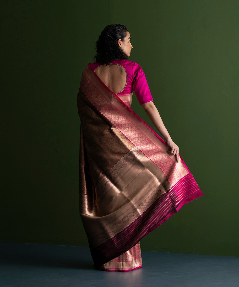 Handloom_Wine_And_Gold_Pure_Katan_Silk_Kimkhab_Banarasi_Saree_With_Pink_Kadhiyal_Border_WeaverStory_03