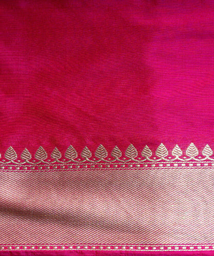 Handloom_Wine_And_Gold_Pure_Katan_Silk_Kimkhab_Banarasi_Saree_With_Pink_Kadhiyal_Border_WeaverStory_05