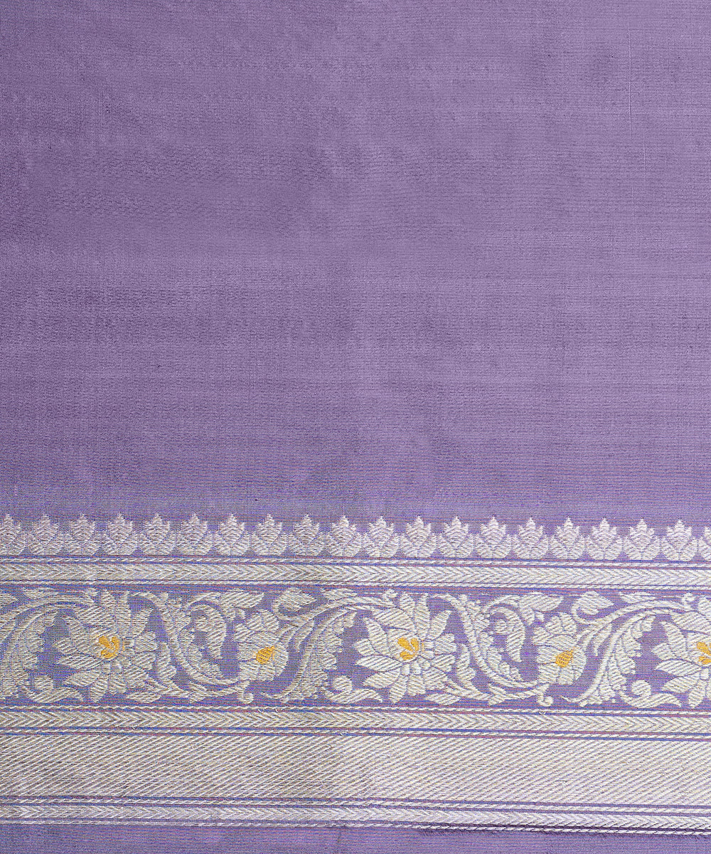 Purple_And_Beige_Handloom_Pure_Katan_Silk_Banarasi_Saree_With_Meenakari_Jaal_And_Lotus_Motifs_WeaverStory_05