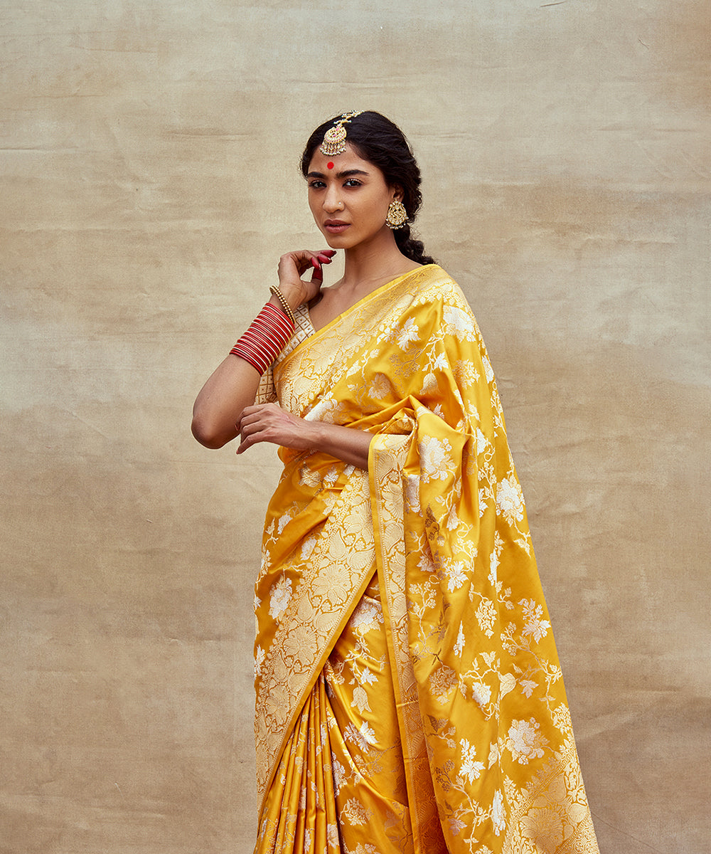 Yellow_Handloom_Pure_Katan_Silk_Banarasi_Saree_with_Floral_Jaal_WeaverStory_01