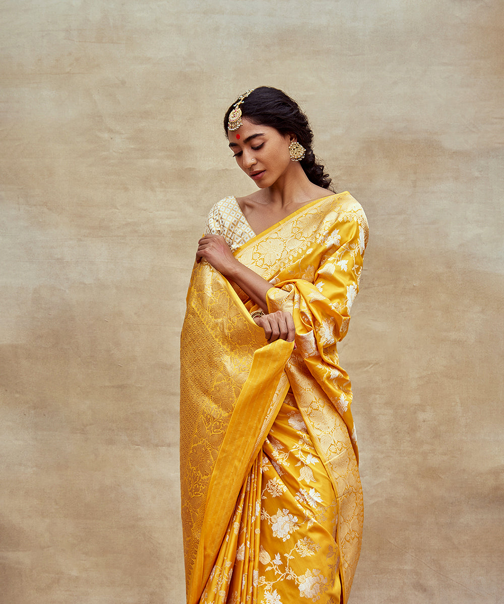 Yellow_Handloom_Pure_Katan_Silk_Banarasi_Saree_with_Floral_Jaal_WeaverStory_02