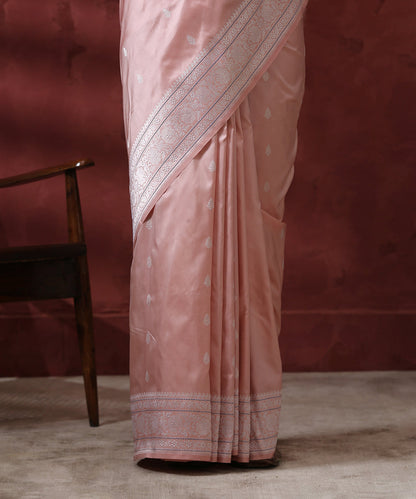 Handloom_Soft_Peach_Pure_Katan_Silk_Banarasi_Saree_WeaverStory_04