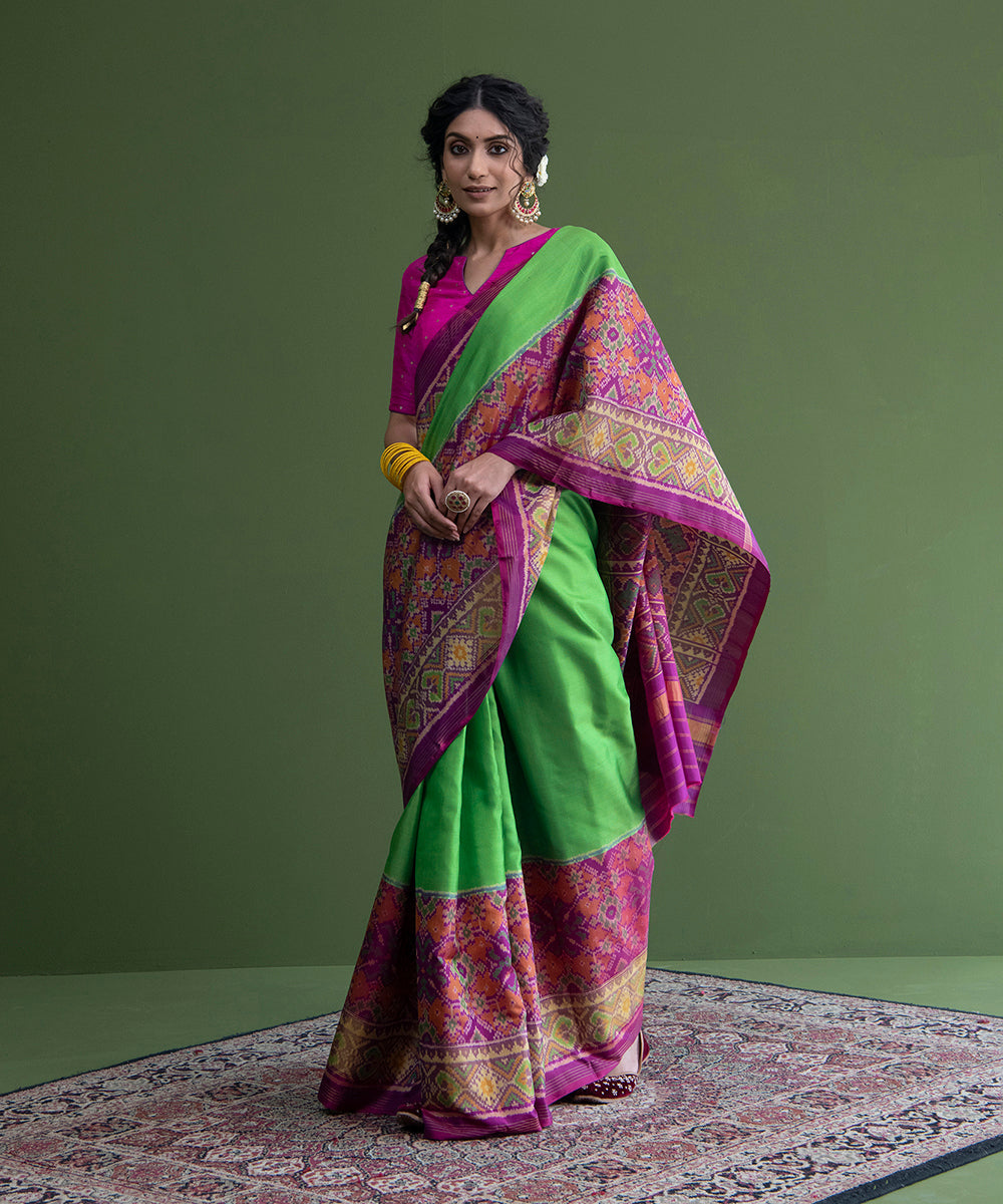 Handloom_Green_Single_Ikat_Mulberry_Silk_Patola_Saree_With_Purple_Border_WeaverStory_02