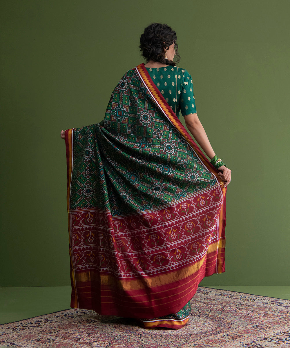 Teal_Green_And_Red_Handloom_Single_Ikat_Weft_Dyed_8_Ply_Mulberry_Silk_Patola_Saree_WeaverStory_03