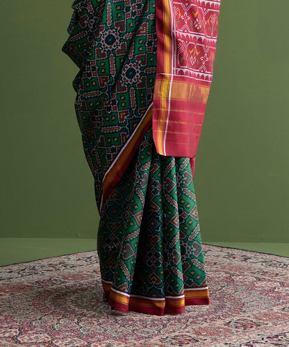 Teal_Green_And_Red_Handloom_Single_Ikat_Weft_Dyed_8_Ply_Mulberry_Silk_Patola_Saree_WeaverStory_04