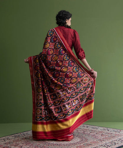 Handloom_Brown_And_Red_Weft_Dyed_Patola_Saree_With_8_Ply_Mulberry_Silk_And_Circular_Motifs_WeaverStory_03