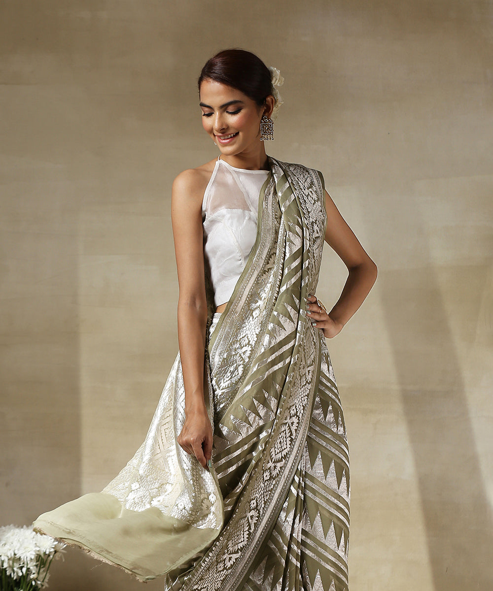 Handloom_Beige_Georgette_Cutwork_Banarasi_Saree_With_Silver_Zari_WeaverStory_01