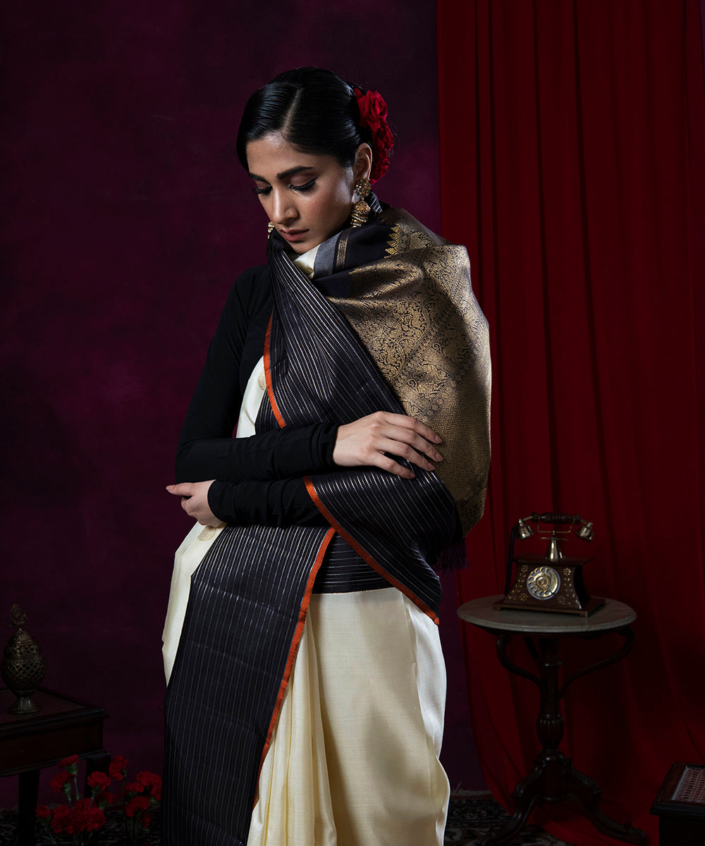 Handloom_Offwhite_And_Black_Pure_Zari_and_Silk_Kanjivaram_Saree_WeaverStory_01