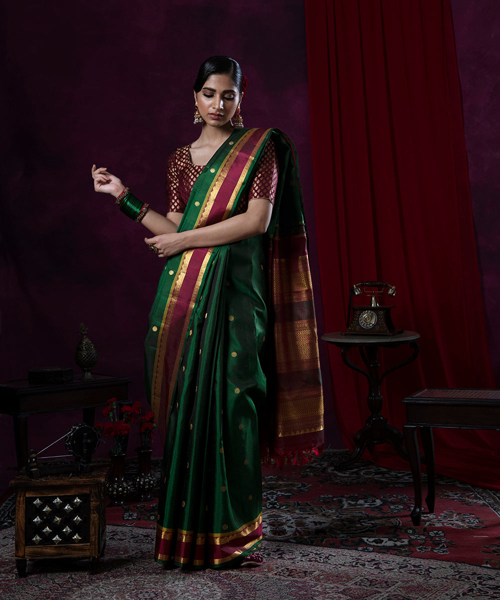 Emerald_Green_Handloom_Pure_Silk_Kanjivaram_Saree_With_Rudraksha_Border_WeaverStory_02