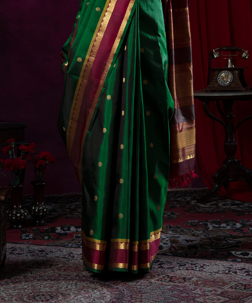 Emerald_Green_Handloom_Pure_Silk_Kanjivaram_Saree_With_Rudraksha_Border_WeaverStory_04