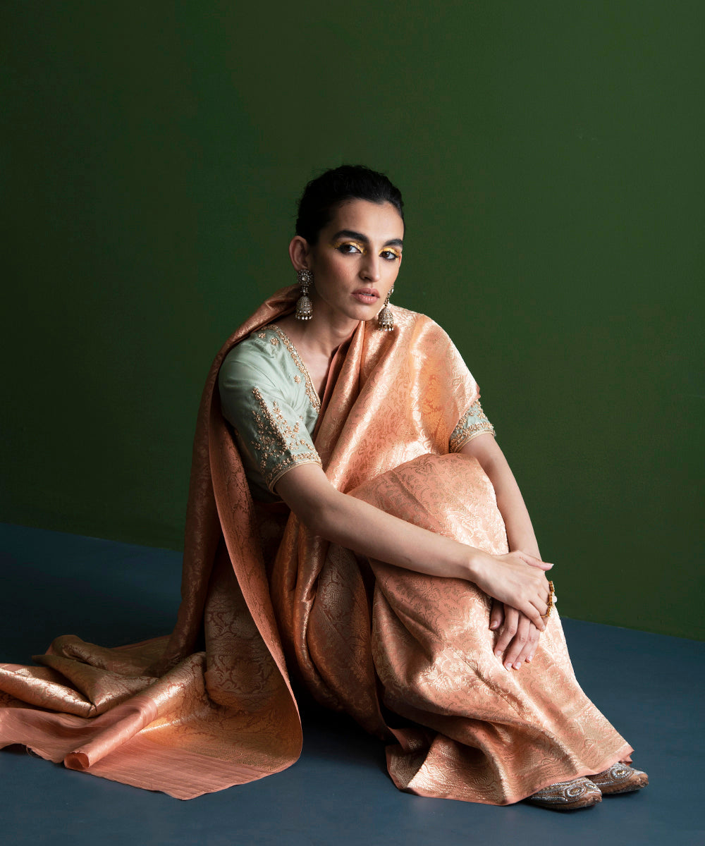 Handloom_Peach_Pure_Katan_Silk_Kimkhab_Banarasi_Saree_With_Kadhwa_Border_WeaverStory_01