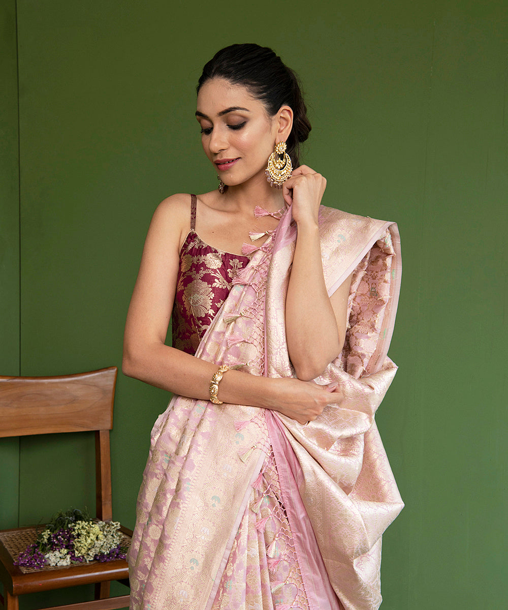 Handloom_Blush_Pink_Pure_Katan_Silk_Banarasi_Saree_With_Green_Sona_Rupa_Zari_Meenakari_WeaverStory_01