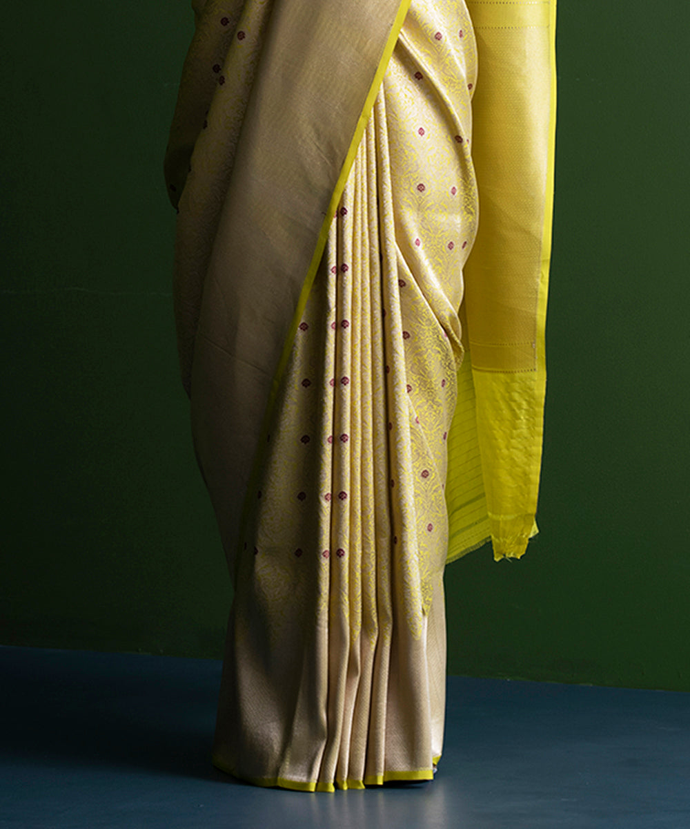 Yellow_Handloom_Pure_Katan_Silk_Kimkhab_Shikargah_Banarasi_Saree_with_Temple_Border_WeaverStory_04