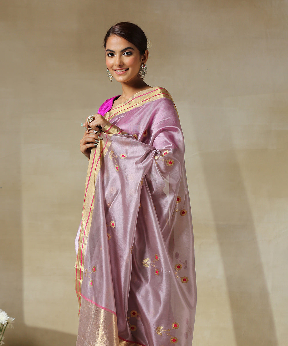 Light_Mauve_Handloom_3_Flower_Motif_Chanderi_Silk_Saree_With_Red_Meenakari_WeaverStory_01