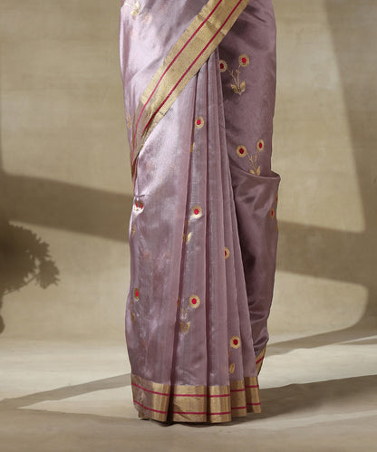 Light_Mauve_Handloom_3_Flower_Motif_Chanderi_Silk_Saree_With_Red_Meenakari_WeaverStory_04