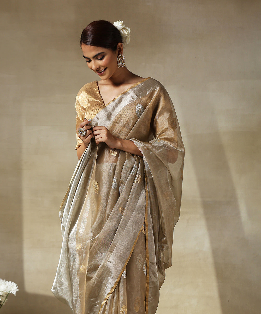 Beige_And_Silver_Handloom_Tissue_Chanderi_Saree_With_Silver_Booti_WeaverStory_01