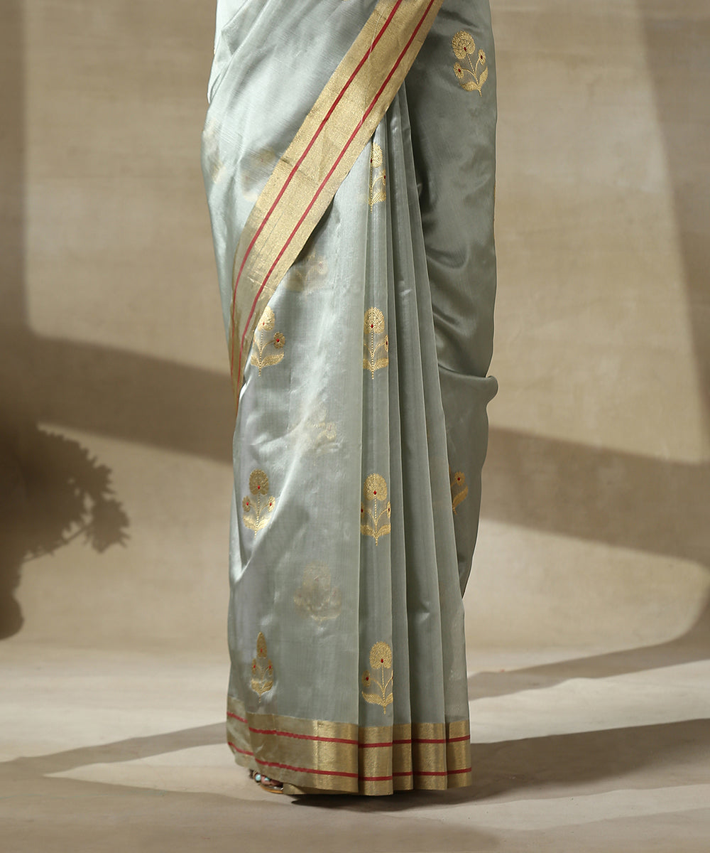 Green_Handloom_Chanderi_Silk_Saree_With_Silver_Zari_Three_Flower_Motif_With_Champagne_Zari_Border_WeaverStory_04