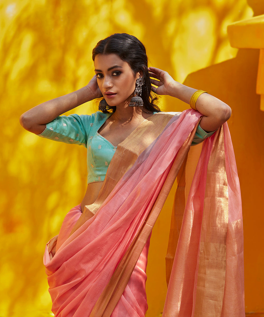 Light_Pink_Handloom_Plain_Pure_Cotton_Silk_Chanderi_Saree_With_Gold_Border_WeaverStory_01