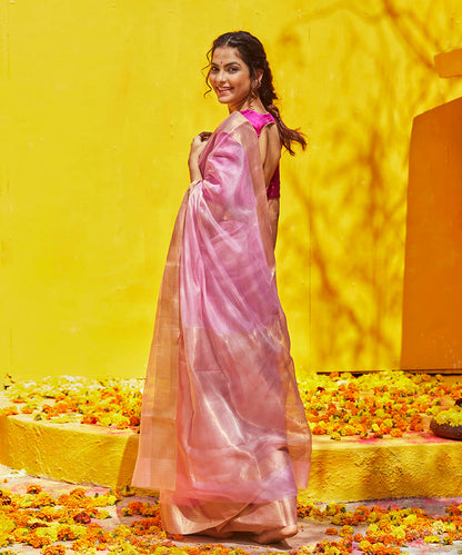 Light_Pink_Handloom_Pure_Cotton_Silk_Chanderi_Saree_With_Gold_Border_WeaverStory_03